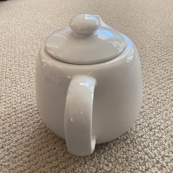 IKEA Extra Large White Ceramic Tea Pot Like New Large Spout Tea Coffee - Picture 5 of 8